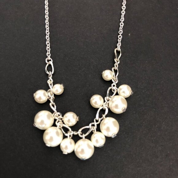 Kim Rogers White Pearl Front Silver Tone Necklace With 2 Strand Pearl Bracelet - Picture 3 of 11